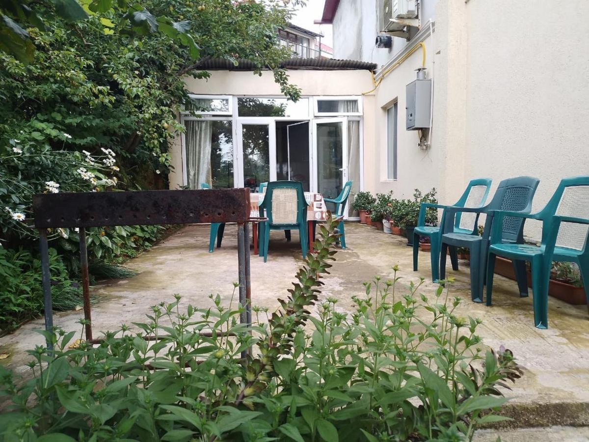 Merabi And Neli Guest House Makhinjauri Exterior foto