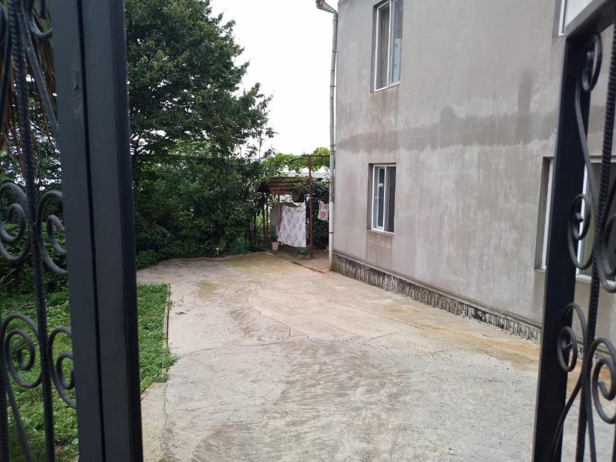 Merabi And Neli Guest House Makhinjauri Exterior foto
