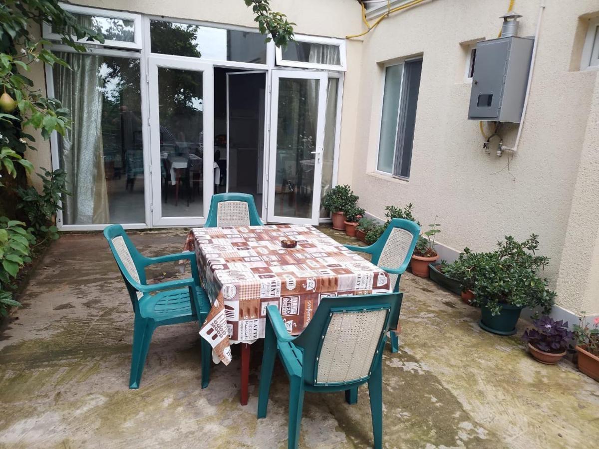 Merabi And Neli Guest House Makhinjauri Exterior foto
