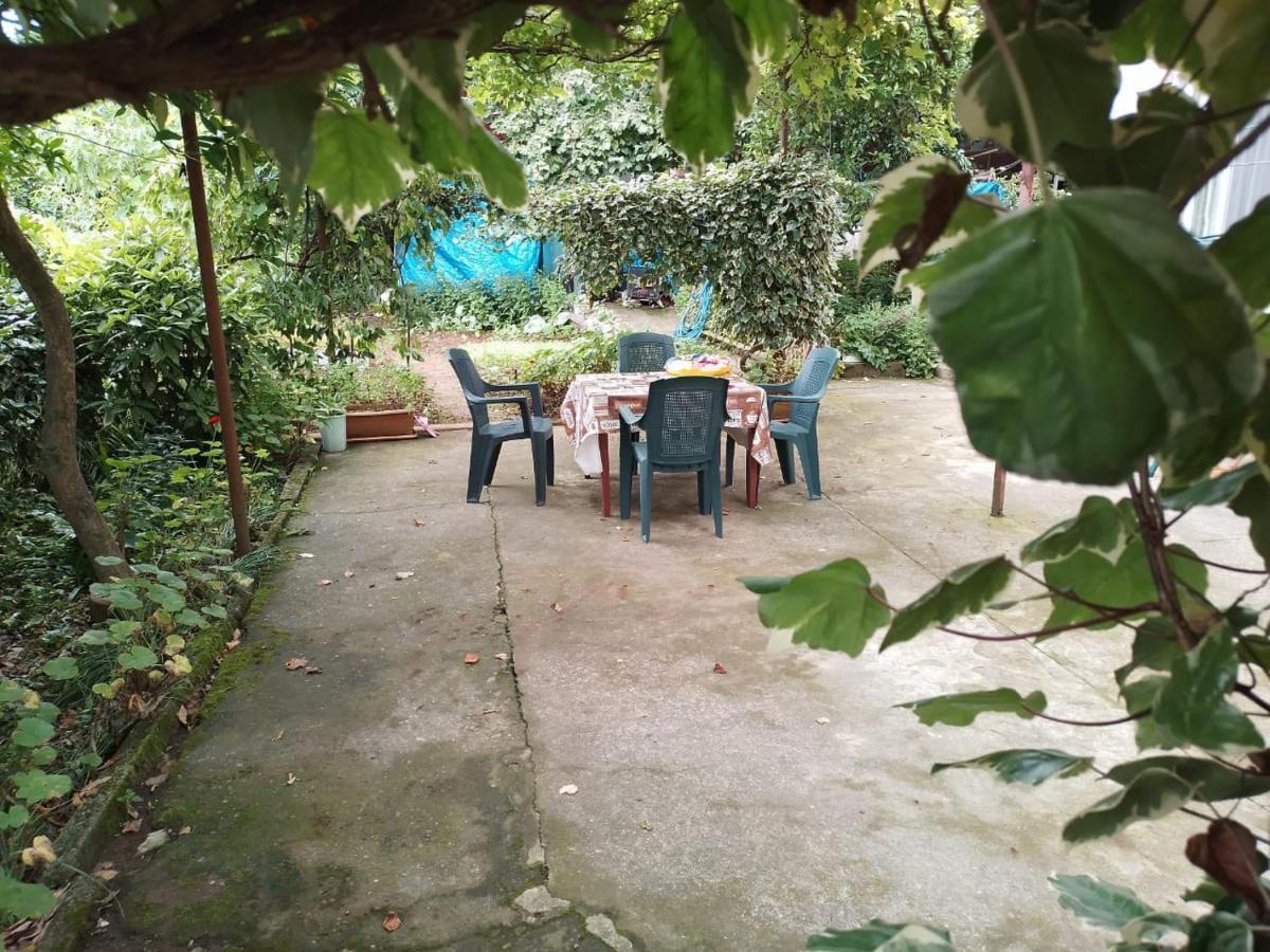 Merabi And Neli Guest House Makhinjauri Exterior foto