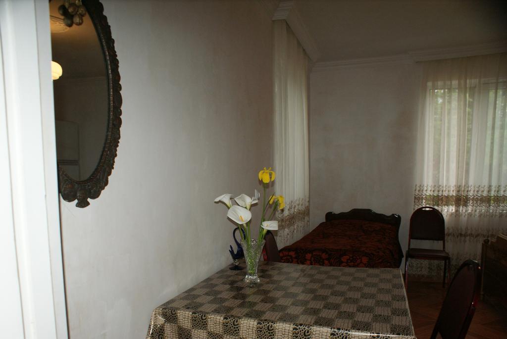 Merabi And Neli Guest House Makhinjauri Exterior foto