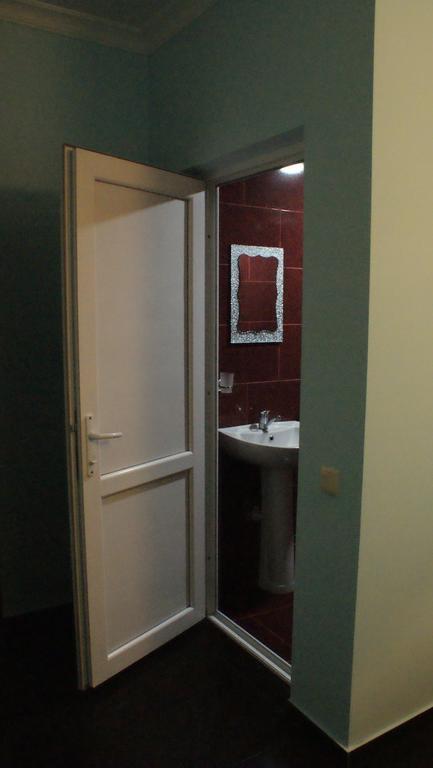Merabi And Neli Guest House Makhinjauri Exterior foto