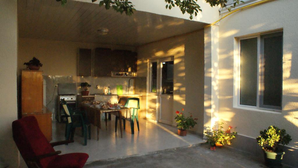 Merabi And Neli Guest House Makhinjauri Exterior foto