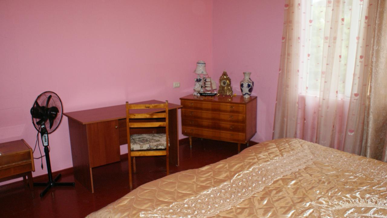 Merabi And Neli Guest House Makhinjauri Exterior foto