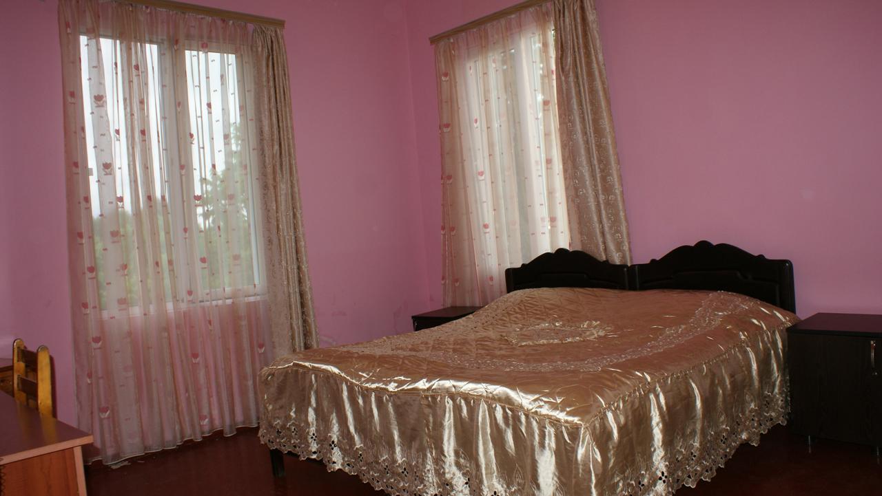 Merabi And Neli Guest House Makhinjauri Exterior foto